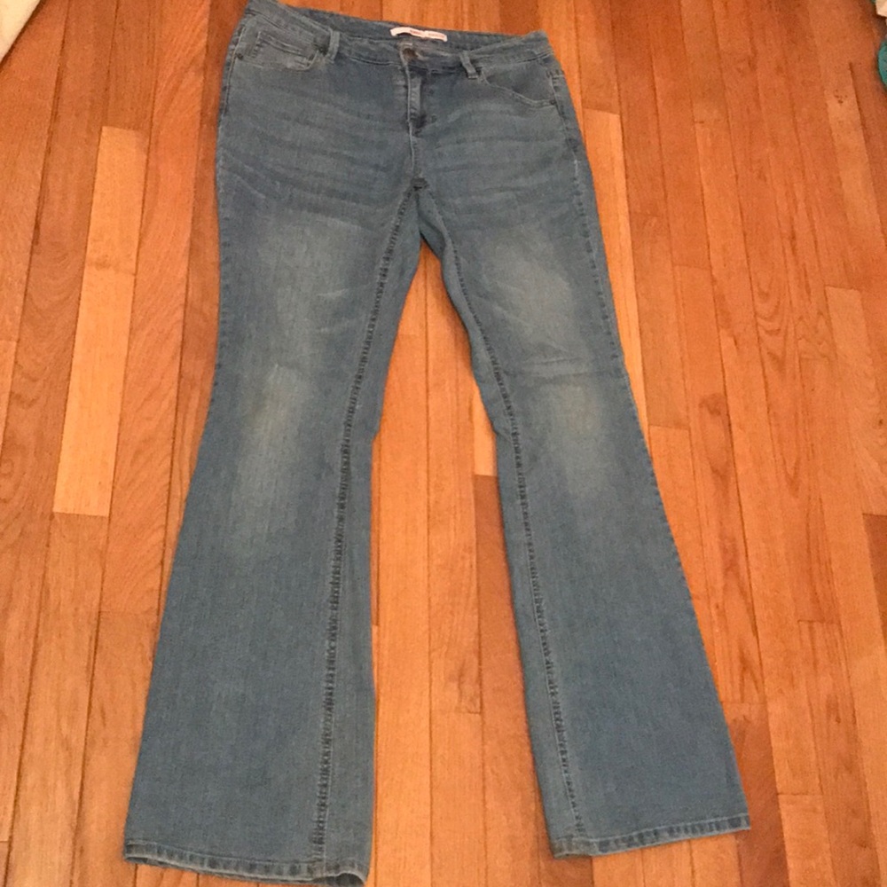 BONGO Bootcut Jeans